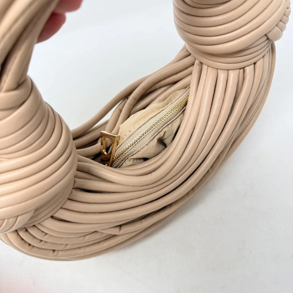 Unbranded knot handle